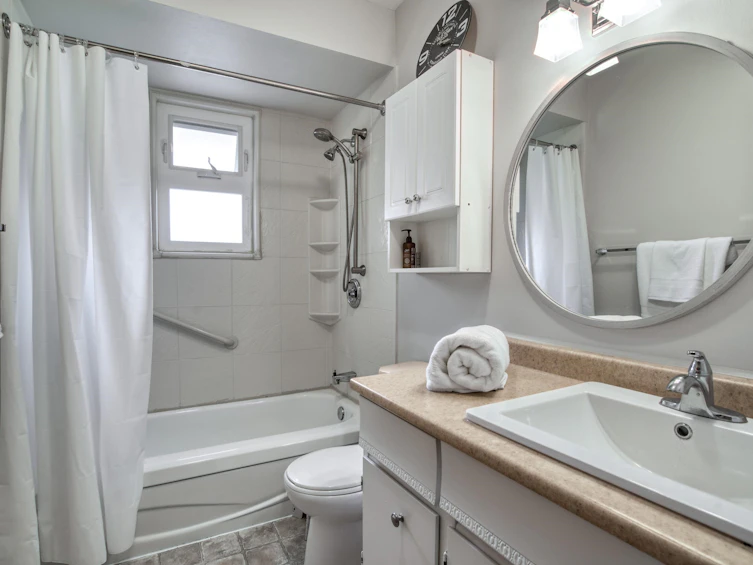 13750 Blackburn Avenue, Surrey, BC, V4B 2Y8 - 16