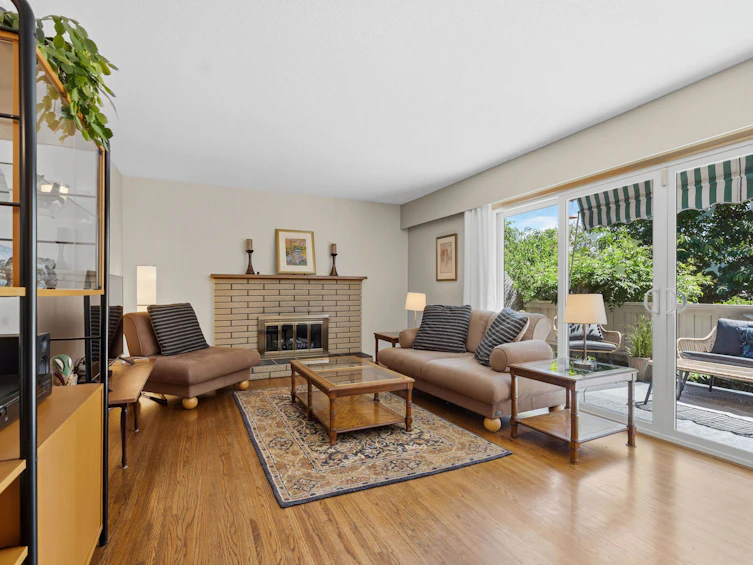 13750 Blackburn Avenue, Surrey, BC, V4B 2Y8 - 13