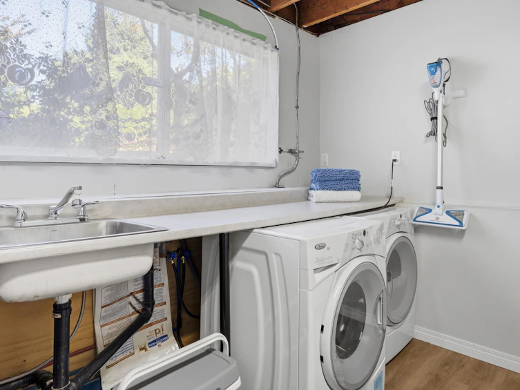 13750 Blackburn Avenue, Surrey, BC, V4B 2Y8 - 24