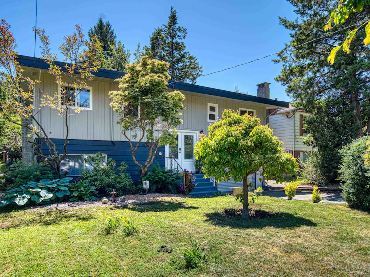 13750 Blackburn Avenue, Surrey, BC, V4B 2Y8
