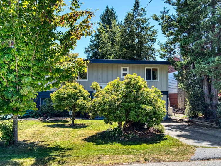 13750 Blackburn Avenue, Surrey, BC, V4B 2Y8 - 2
