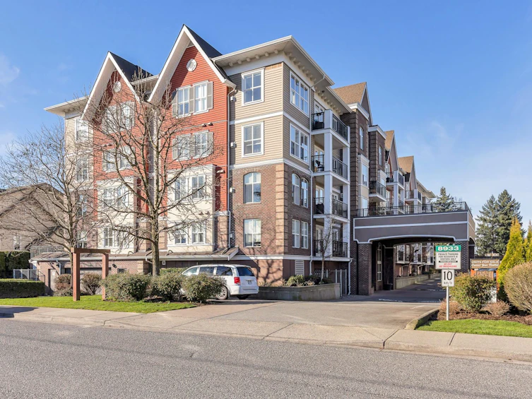206-8933 Edward Street, Chilliwack, BC, V2P 4E2