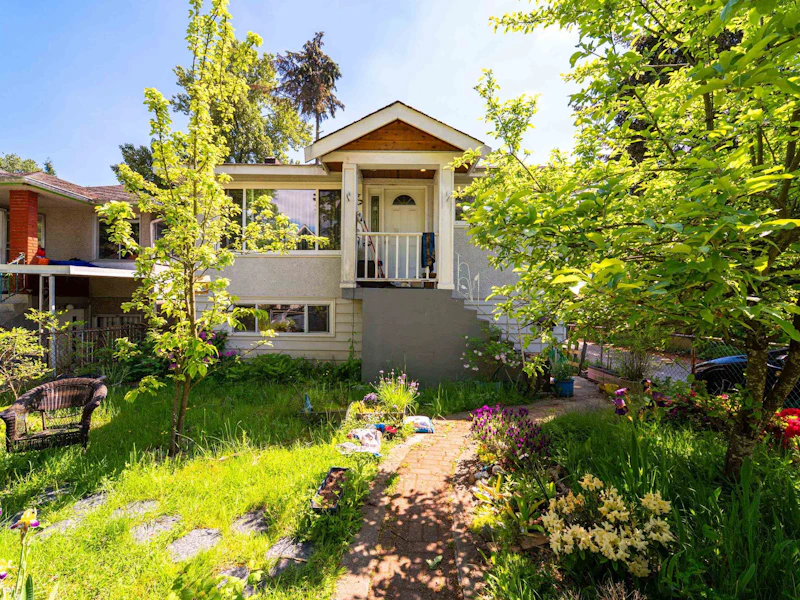 3446 William Street, Vancouver BC V5K 2Z6