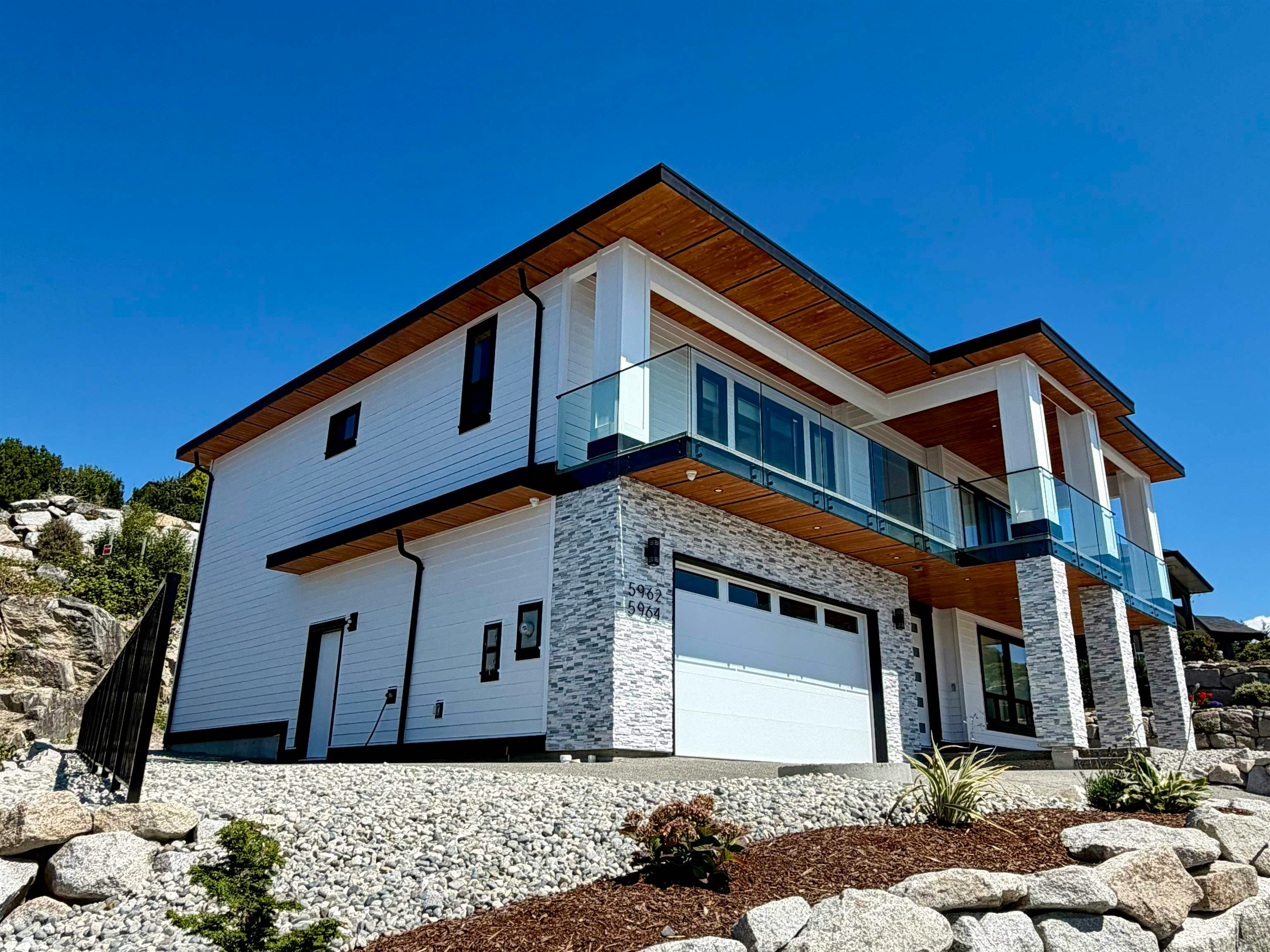 5964 Barnacle Street, Sechelt, BC, V7Z 0V4