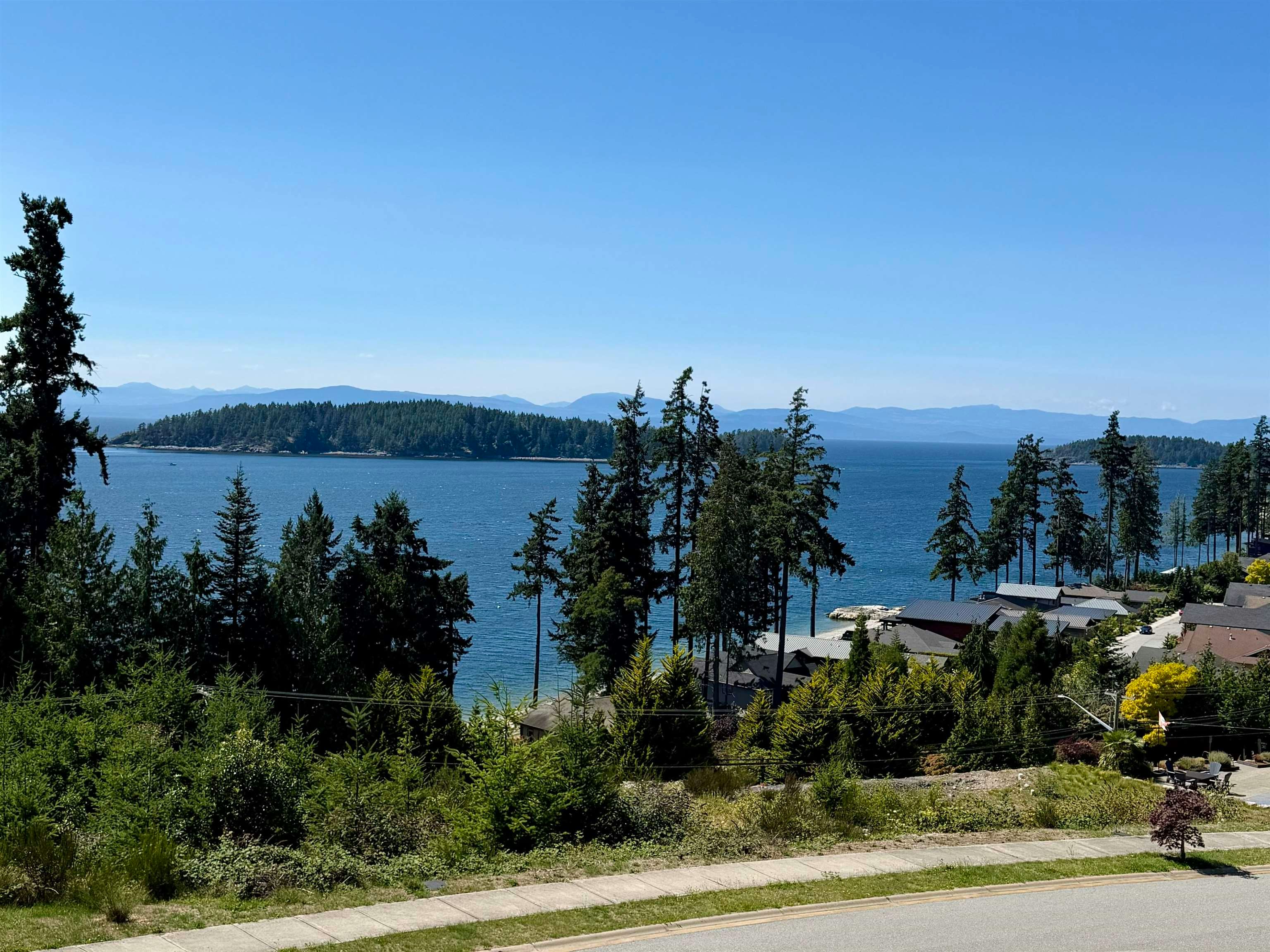 5964 Barnacle Street, Sechelt, BC, V7Z 0V4