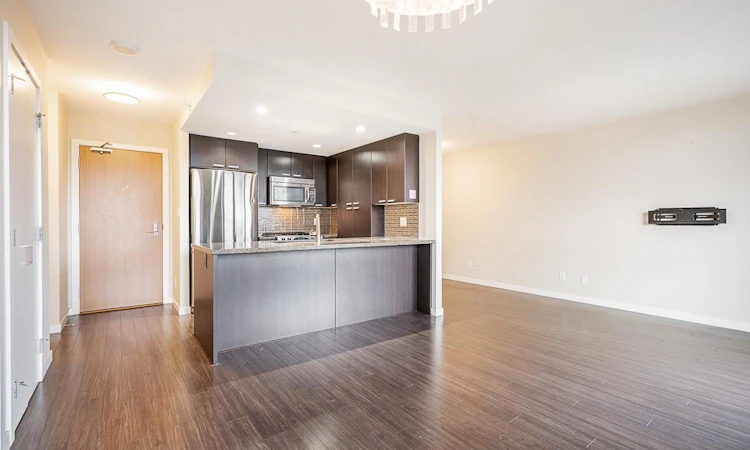 1705-2232 Douglas Road