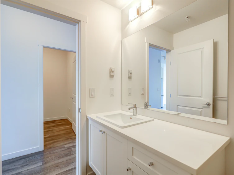 215-15825 85 Avenue, Surrey, BC, V4N 6W9 - 15