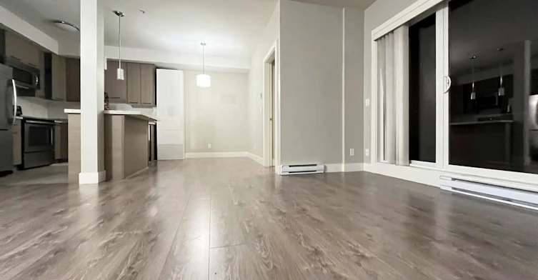 305-7377 14th Avenue, Burnaby, BC, V3N 1Z7