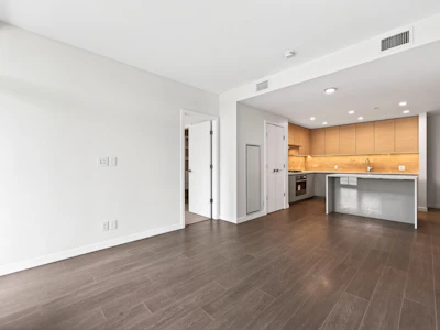606-4168 Lougheed Highway - 4