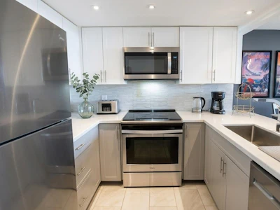 605-1045 Quayside Drive - 3