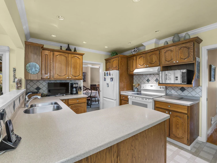 927 Selkirk Crescent, Coquitlam, BC, V3J 6E4 - 13