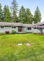927 Selkirk Crescent