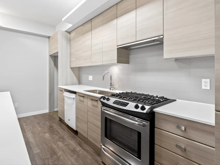 8-6965 Hastings Street, Burnaby, BC, V5B 1S9 - 17
