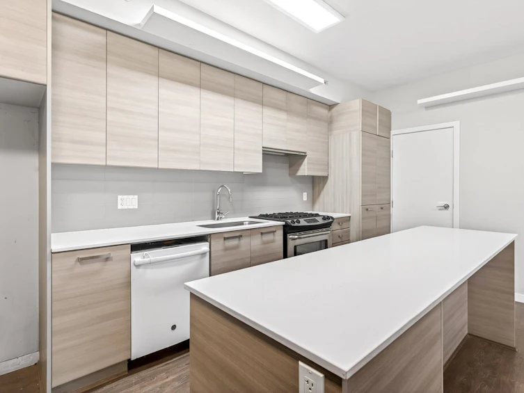 8-6965 Hastings Street, Burnaby, BC, V5B 1S9 - 14