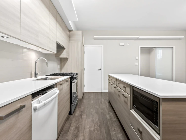 8-6965 Hastings Street, Burnaby, BC, V5B 1S9 - 15
