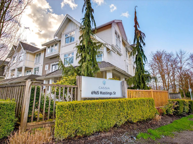 8-6965 Hastings Street, Burnaby, BC, V5B 1S9