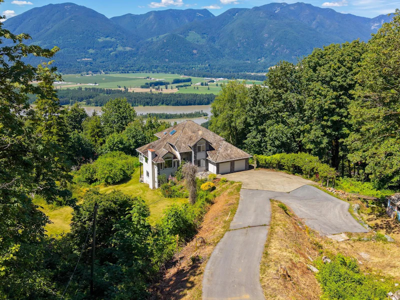 8439 Grand View Drive, Chilliwack BC V2R 4A2