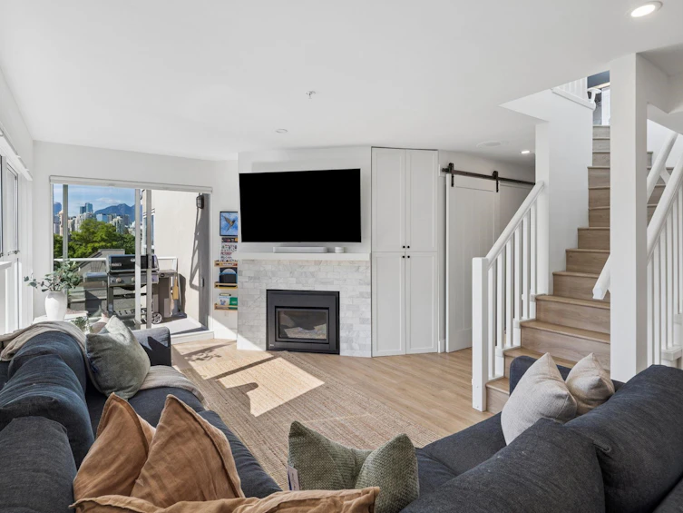 103-933 W 8th Avenue, Vancouver, BC, V5Z 1E4