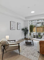 211 33820 South Fraser Way