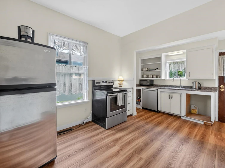 3450 Welwyn Street, Vancouver, BC, V5N 2Y7 - 12