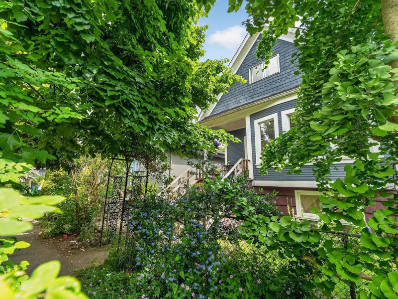 3450 Welwyn Street, Vancouver BC V5N 3Y7