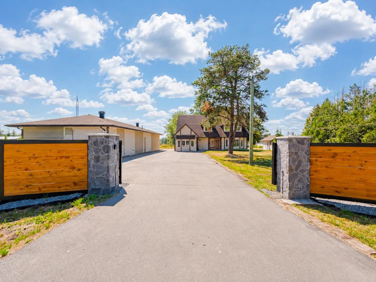 2565 216 Street, Langley, BC, V2Z 1P4