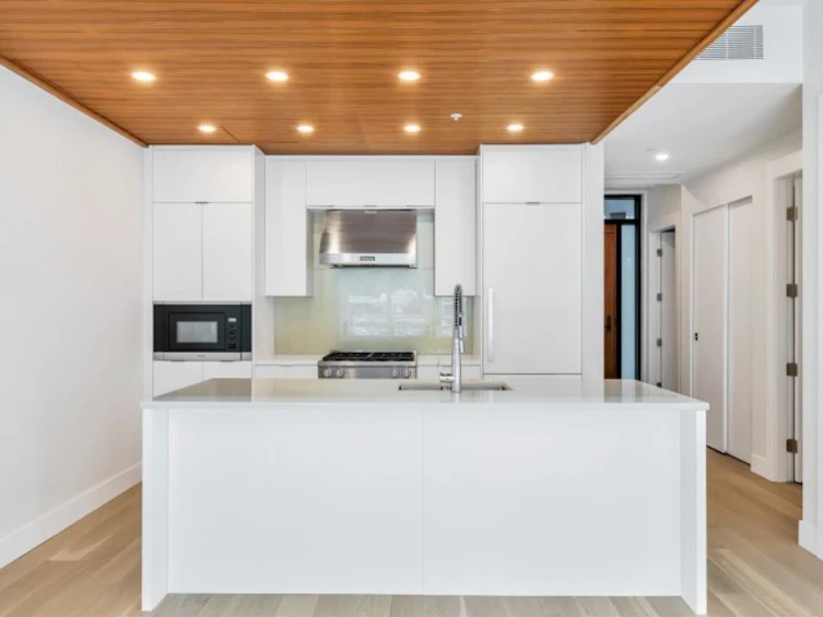 205-6707 Nelson Avenue, West Vancouver, BC, V7W 0A4 - 5