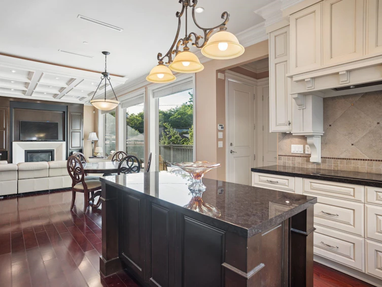 2155 W 37th Avenue, Vancouver, BC, V6M 1N9 - 13