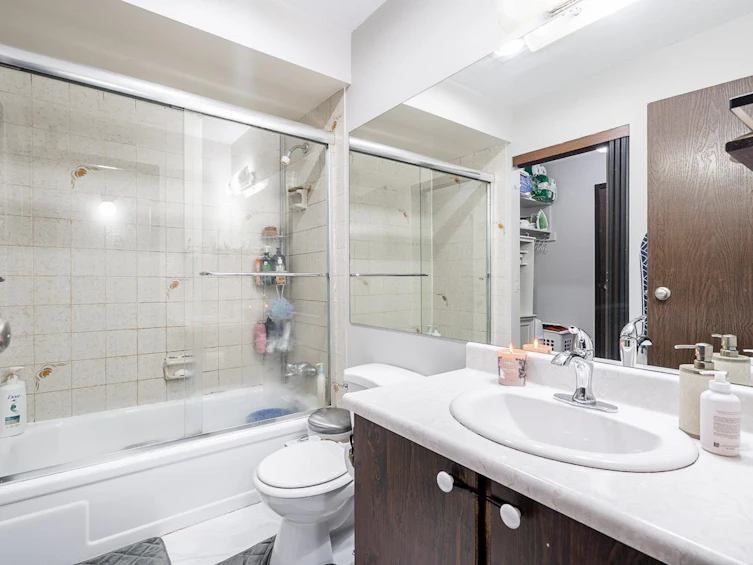 239-7447 140 Street, Surrey, BC, V3W 6G5 - 21