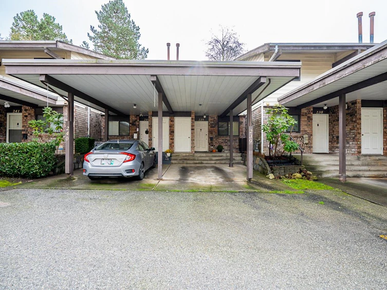 239-7447 140 Street, Surrey, BC, V3W 6G5