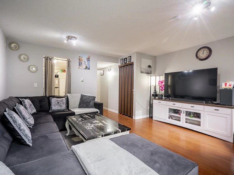 239-7447 140 Street, Surrey, BC, V3W 6G5 - 9