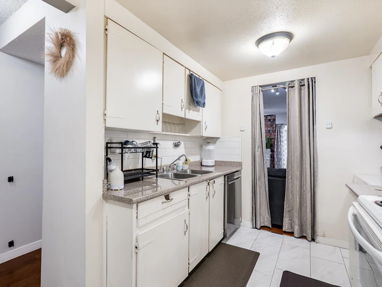 239-7447 140 Street, Surrey, BC, V3W 6G5 - 12