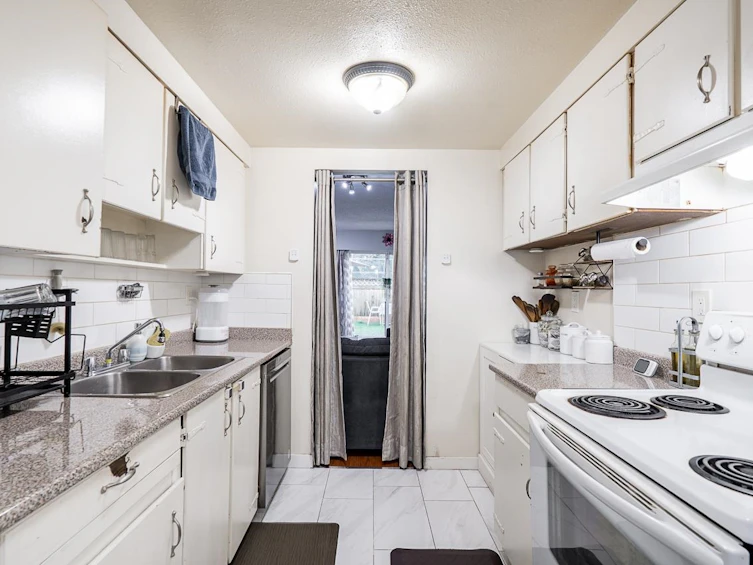 239-7447 140 Street, Surrey, BC, V3W 6G5 - 11