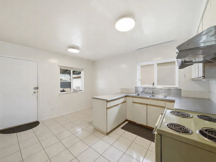 5679 Clinton Street, Burnaby, BC, V5J 2M2 - 11