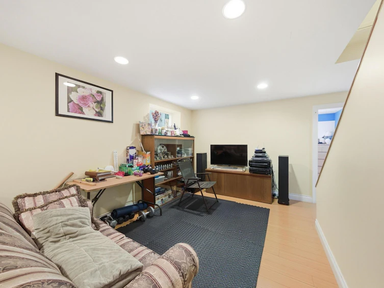 5679 Clinton Street, Burnaby, BC, V5J 2M2 - 30