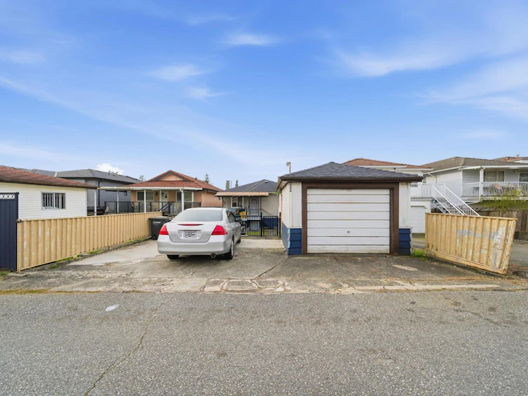 5679 Clinton Street, Burnaby, BC, V5J 2M2 - 18