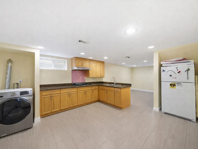 5679 Clinton Street, Burnaby, BC, V5J 2M2 - 4