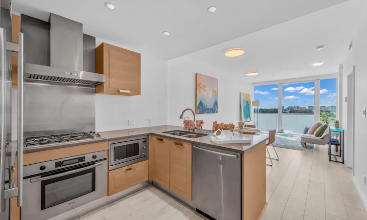 819-8080 Cambie Road