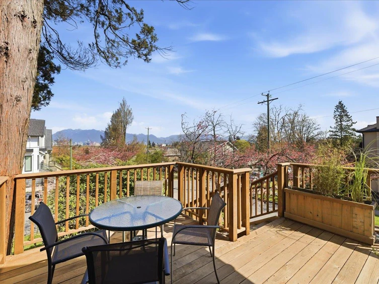 706 W 24th Avenue, Vancouver, BC, V5Z 2B8 - 2
