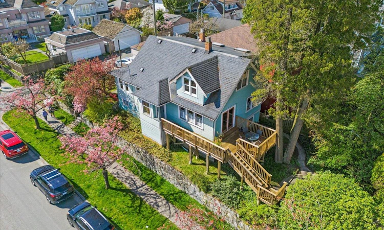 706 W 24th Avenue