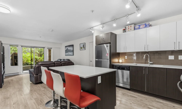 206-8695 160 Street