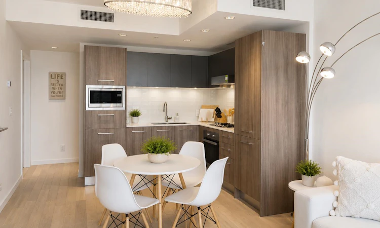 510-2220 Kingsway