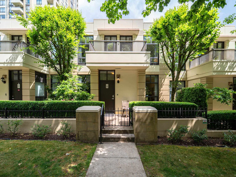 8-4333 Central Boulevard, Burnaby, BC, V5H 4W8