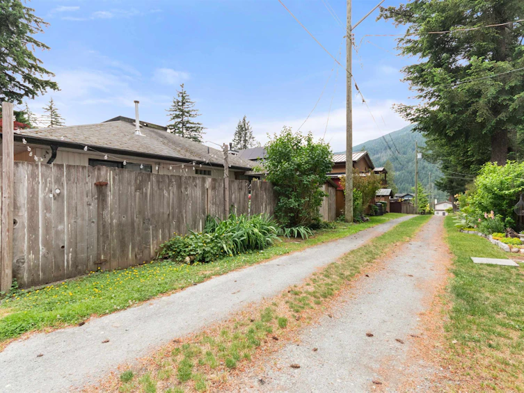 372 Cedar Street, Cultus Lake, BC, V2R 4Z1 - 27