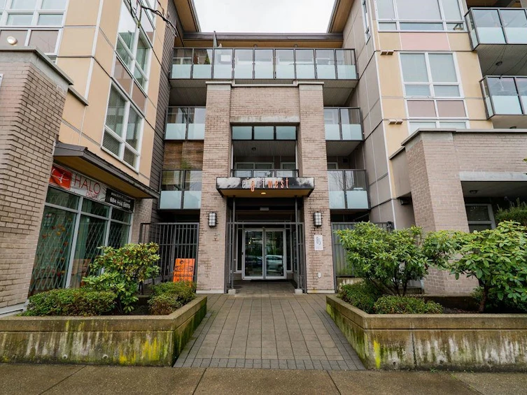 303-85 Eighth Avenue, New Westminster, BC, V3L 0E9 - 2