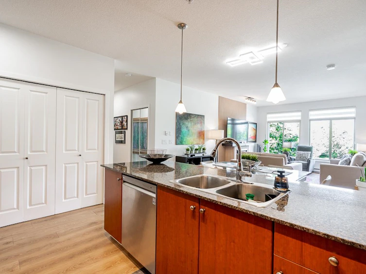 315-10180 153 Street, Surrey, BC, V3R 0B5 - 10