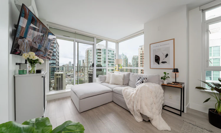 1908-821 Cambie Street