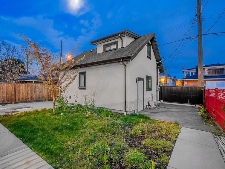1838 E 49th Avenue, Vancouver, BC, V5P 1T3 - 39