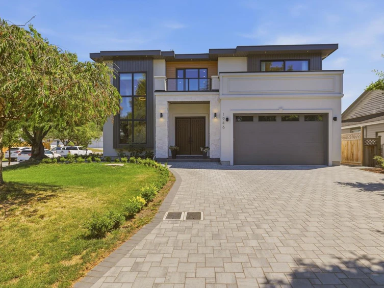 1946 143a Street, Surrey, BC, V4A 7T1