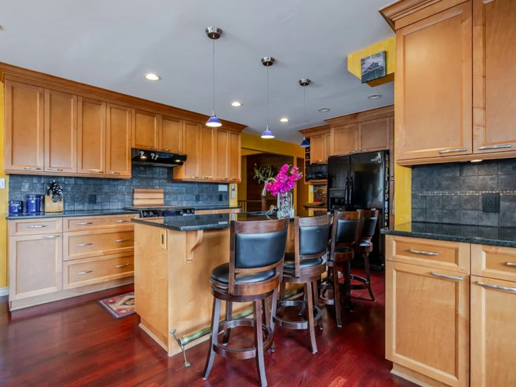 1392 Charland Avenue, Coquitlam, BC, V3K 3L3 - 6